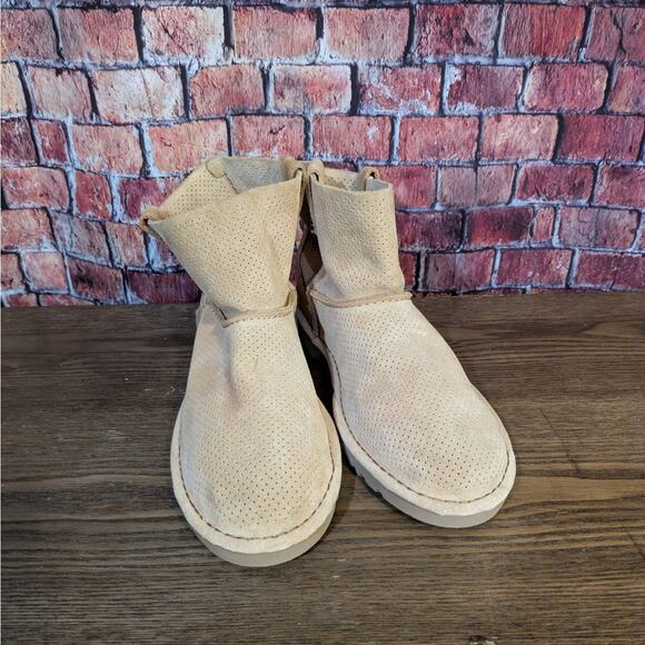 Ugg Classic Tawny Unlined Mini Perforated Boots Size 8 - Picture 6 of 12